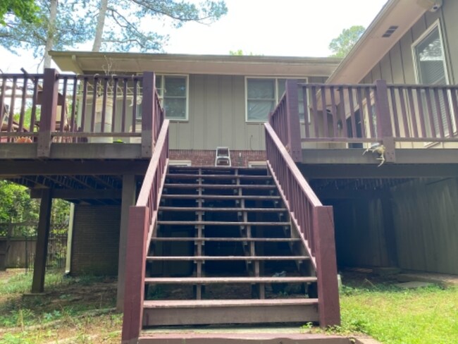 Foto del edificio - 2467 Woodacres Rd NE