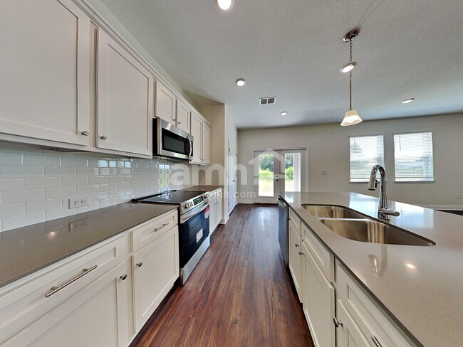 Foto del edificio - 27207 St Andrews Ave