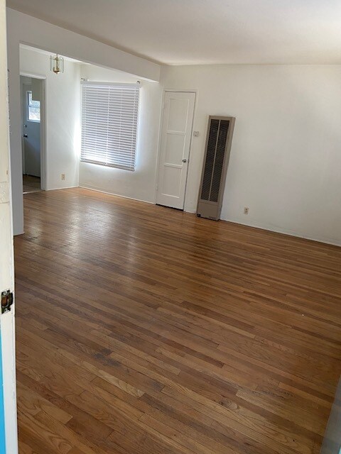 Primary Photo - 1403 E Broadway