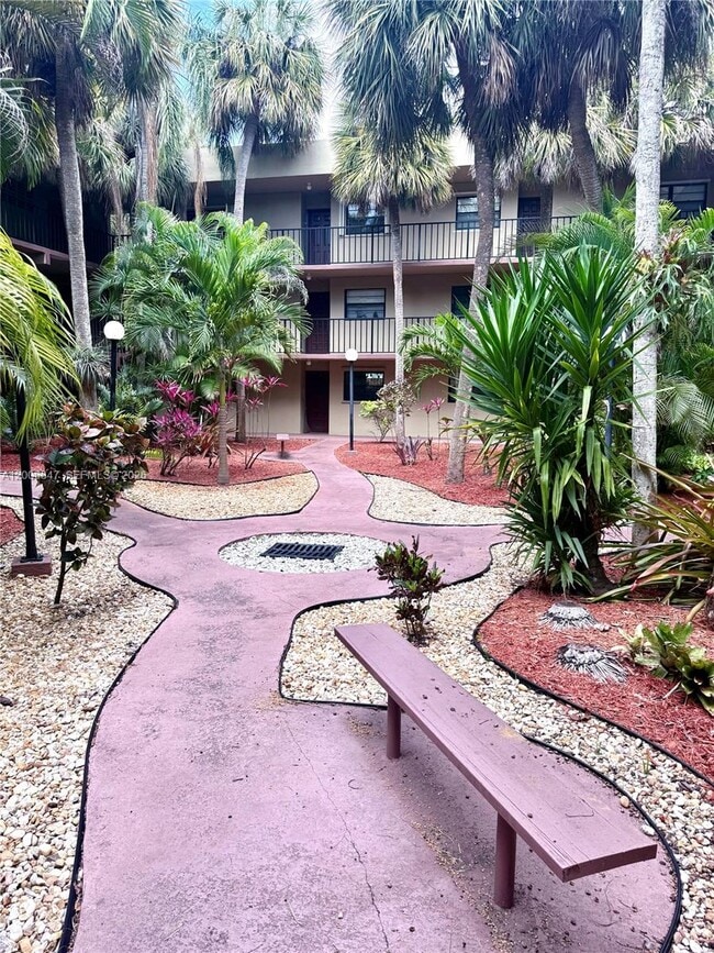 Building Photo - 10835 SW 112th Ave