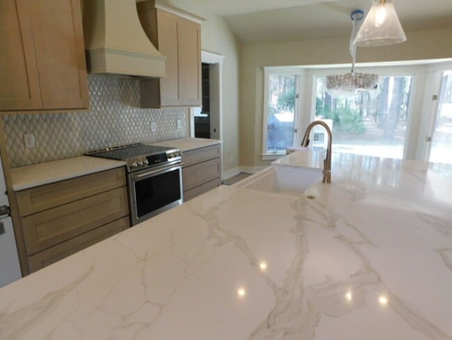 Building Photo - Lovely Remodeled Home In Hilton Head Plantation