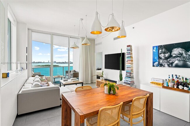 Foto del edificio - 725 NE 22nd St