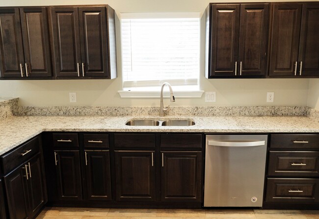 Building Photo - 3 bed 3 bath NEW CONSTRUCTION home available!