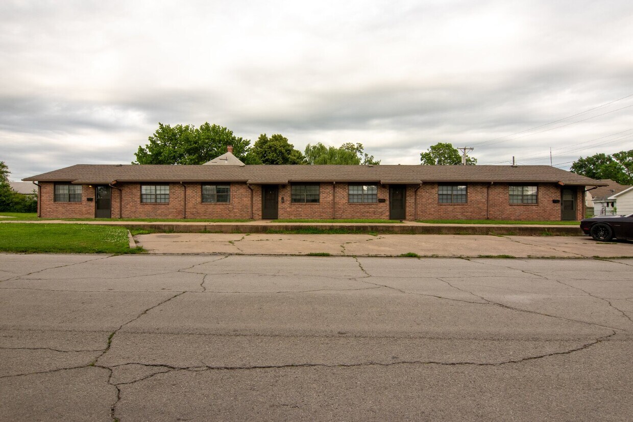 901 Harding St Unit 3, Coffeyville, KS 67337 Room for Rent in Coffeyville, KS
