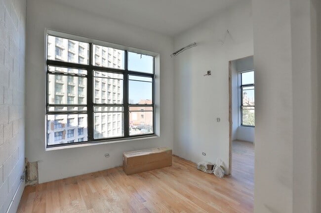 Building Photo - Brand New 1 Bed in Wicker Park. 12' Ceilings. Huge Windows, Elevator Building. Roof Deck. Free In...