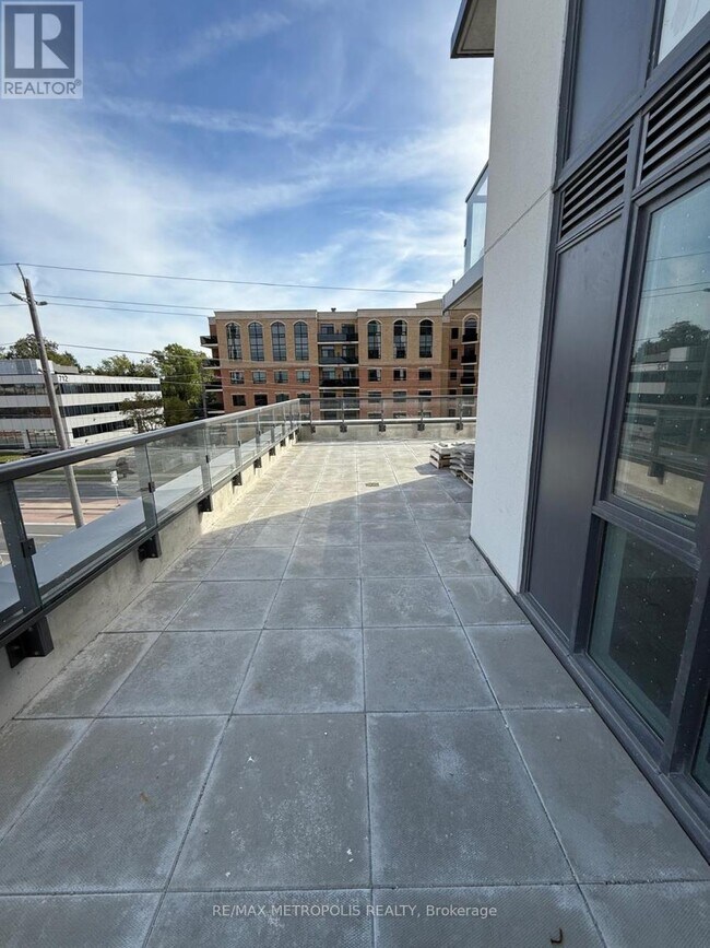 Building Photo - 705 Davis Dr