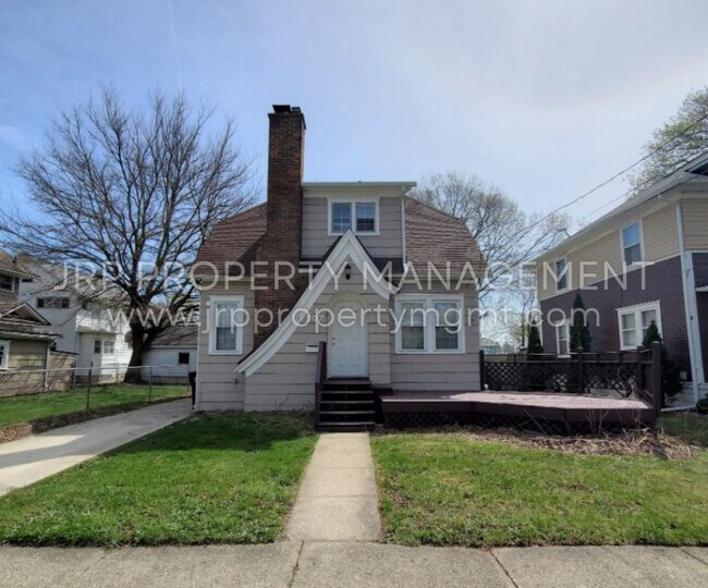 Building Photo - 907 S Grinnell St