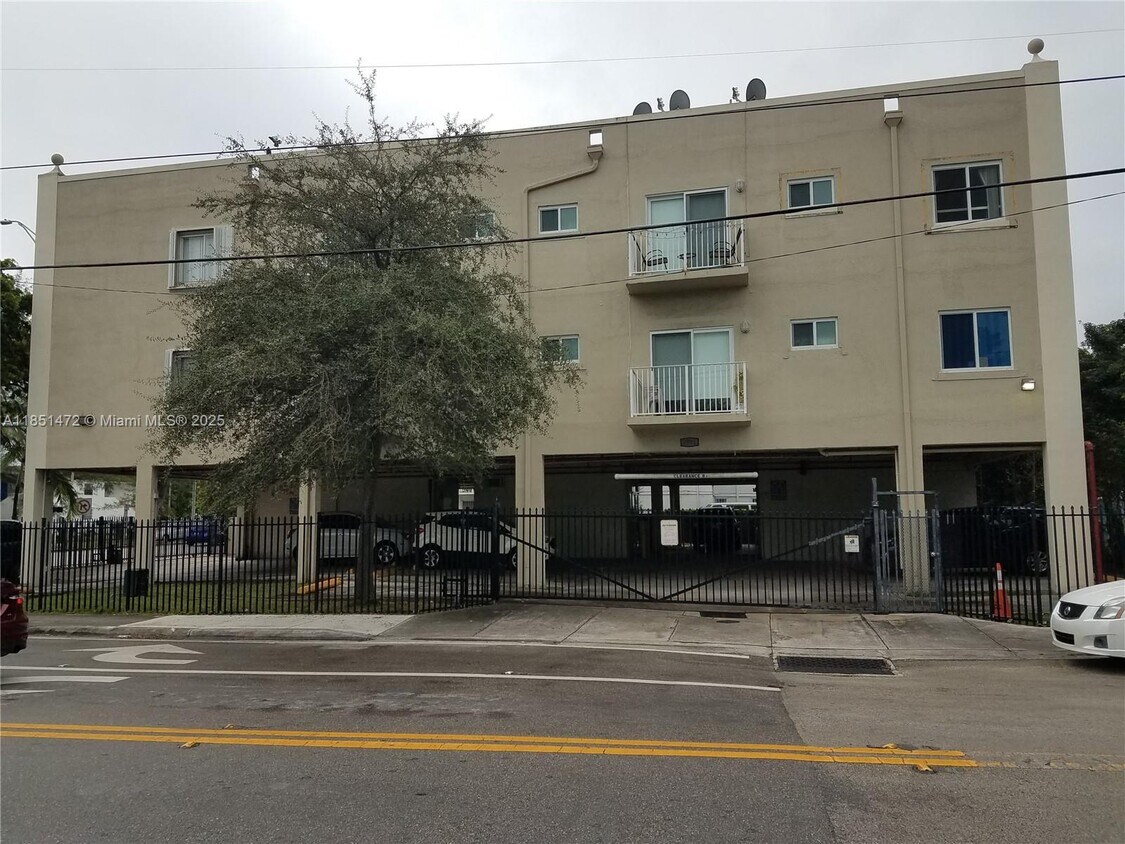 Primary Photo - 3201 W Flagler St