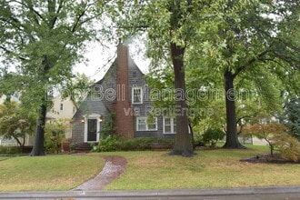 Building Photo - 255 E 27th Pl