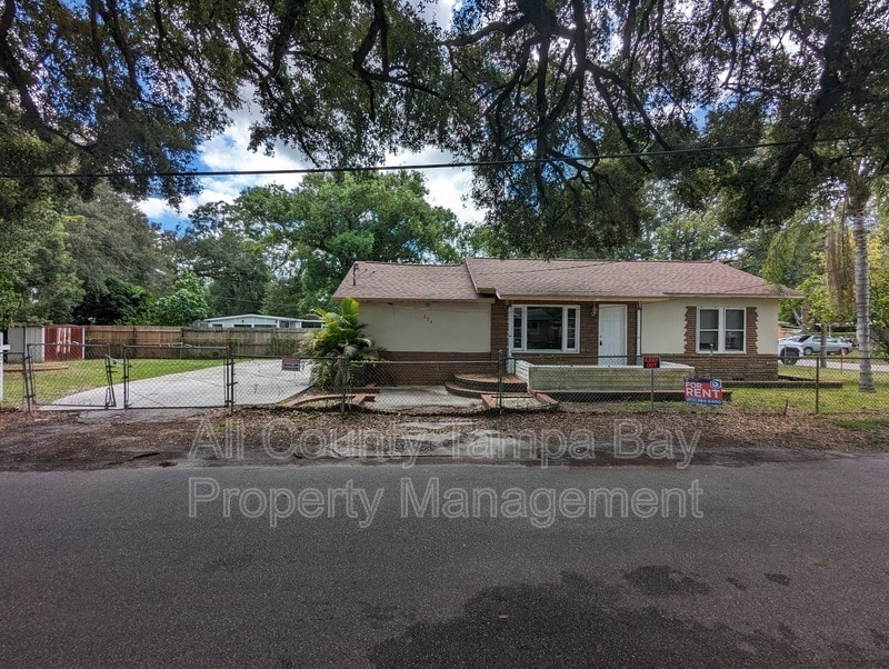 Primary Photo - 208 W Kirby St
