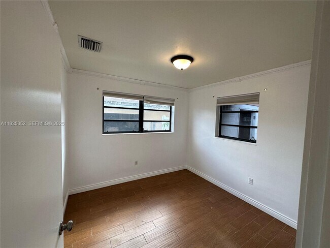 Foto del edificio - 7880 NW 11th St