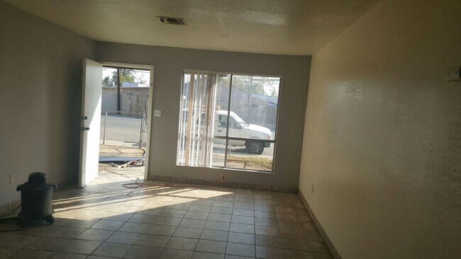 Foto del edificio - 1000 Miller St