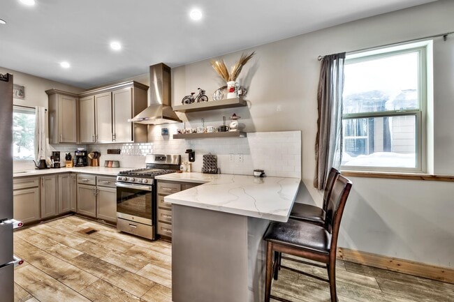 Kitchen and bar stools - 11336 Wolverine Cir