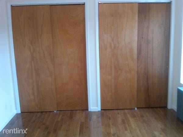 Foto del edificio - 6831 Fresh Pond Rd