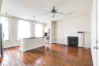 Building Photo - 1321 -1/2 E Main St