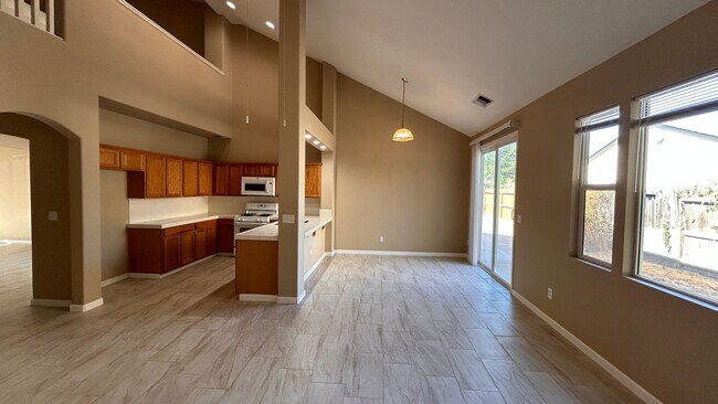 Building Photo - 765 Brittanyann Ln