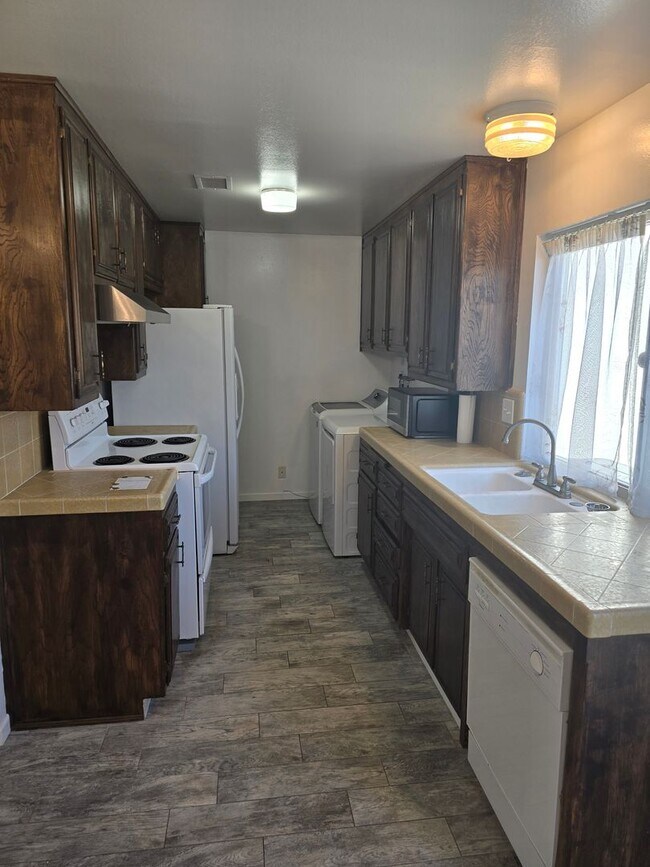 Building Photo - Cozy 2 bed 2 bath