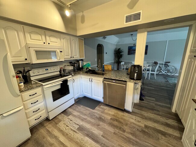 Foto del edificio - 604 Cordova Green