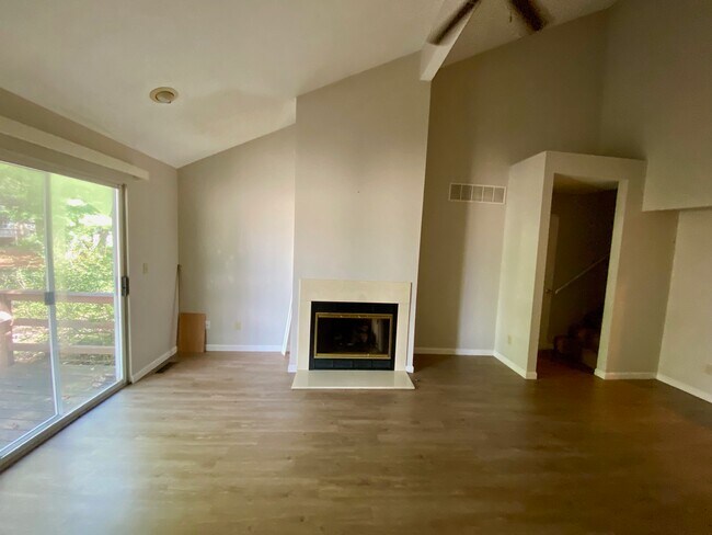 Building Photo - 202 Misty Cove