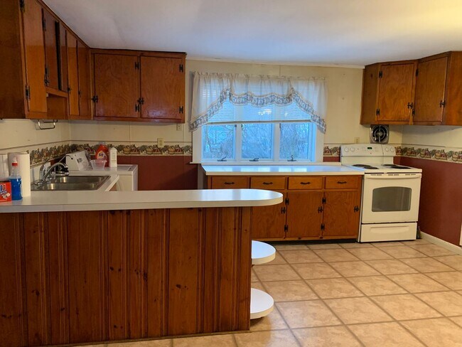 Foto del edificio - Multi-level 3-bedroom, 1-bath single-family home