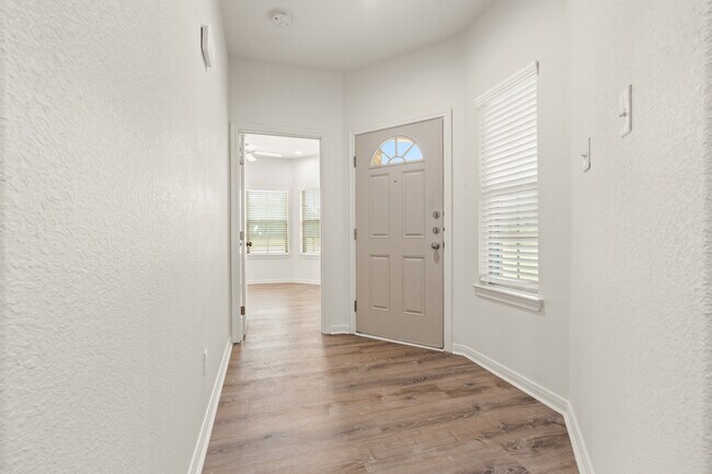 Foto del edificio - 525 E Spring Valley Rd