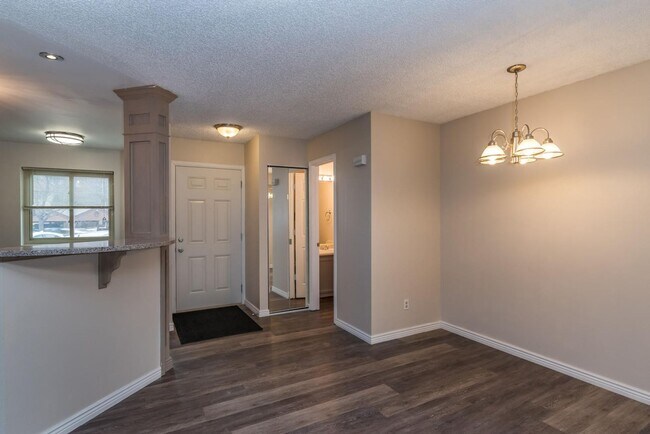 Foto del edificio - Spacious 3 Bedroom, 3 Bathroom Willowbrook Condo in Gunbarrel
