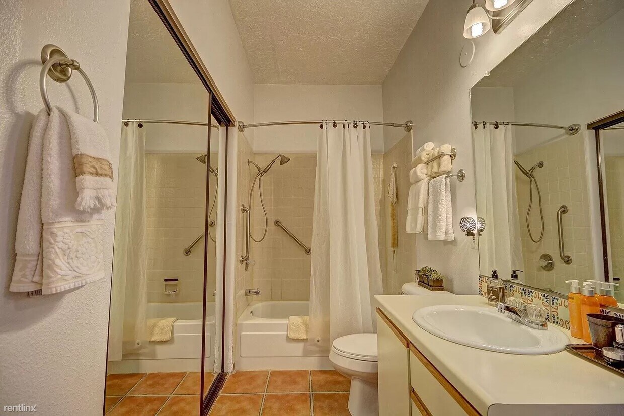 Building Photo - 711 Viento Dr