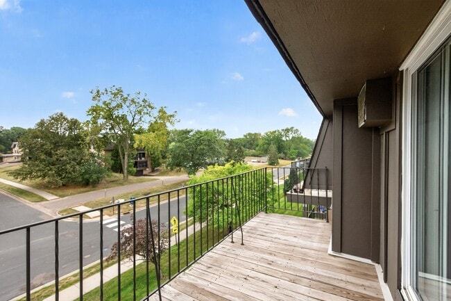 Interior Photo - Shoreview Grand