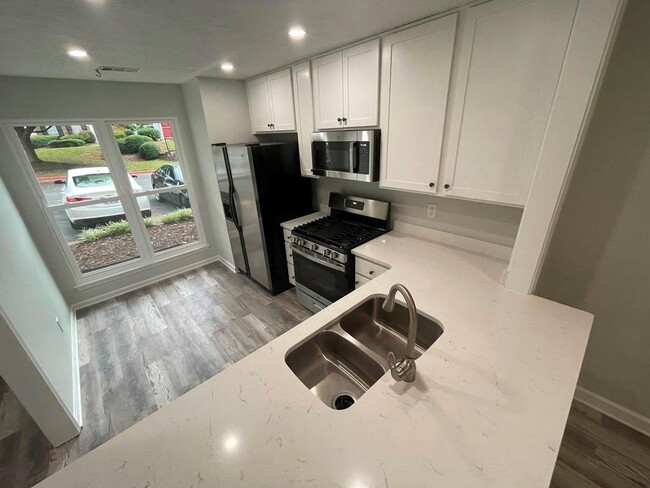 Building Photo - 2260 Newport Landing