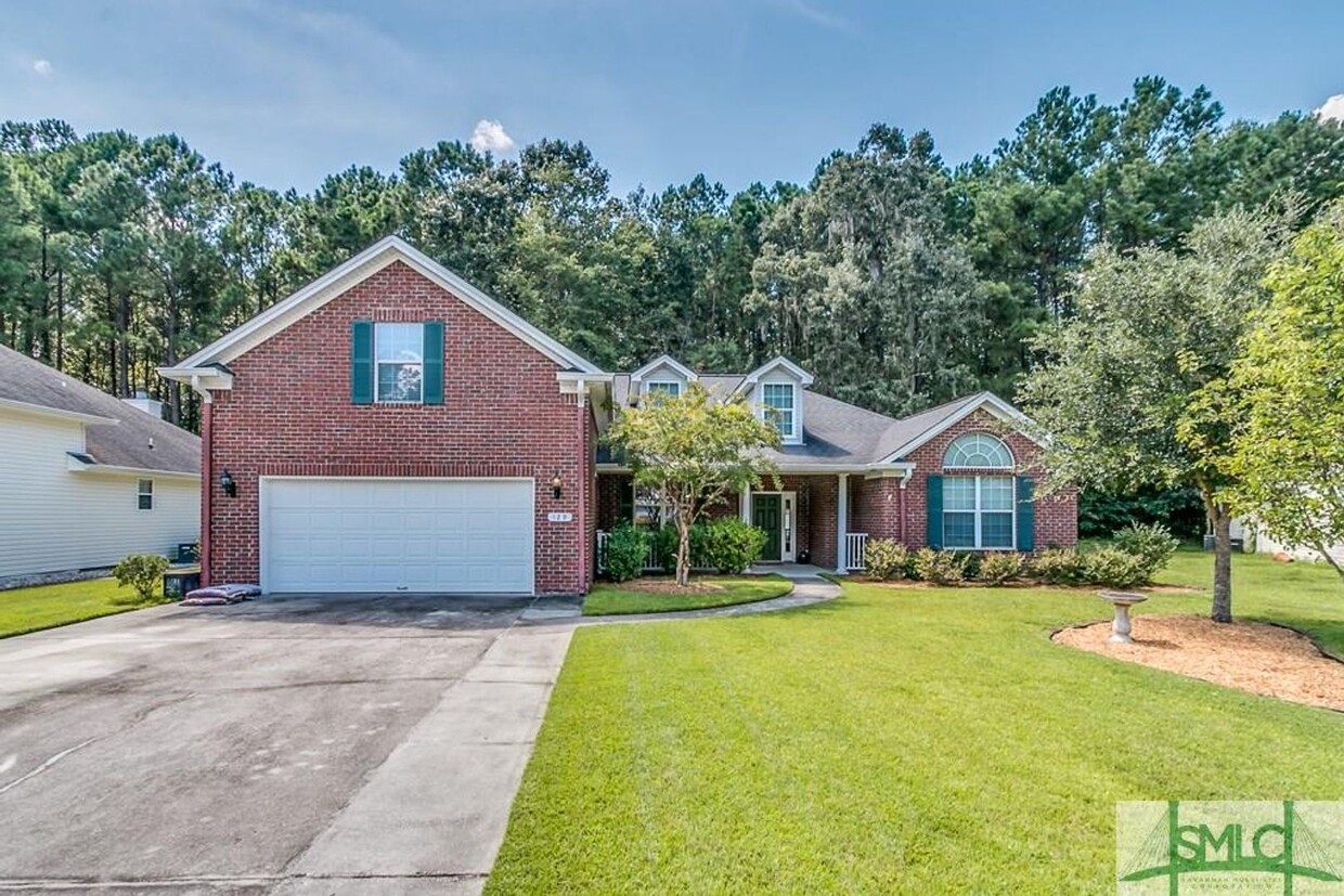 Primary Photo - Large 5 BR Home in a cul de sac neighborho...
