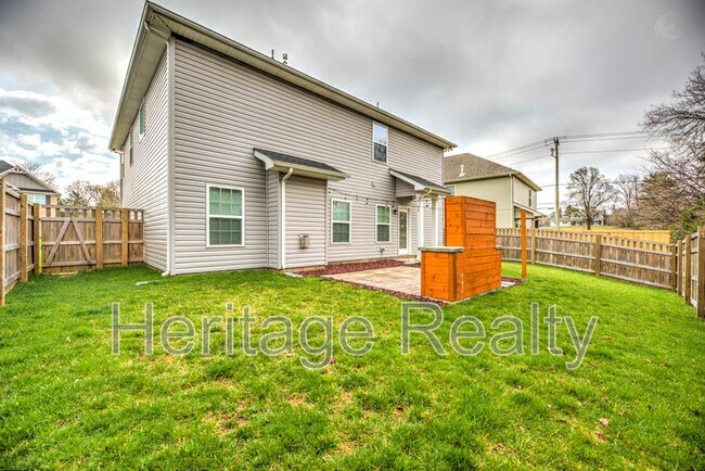 Building Photo - 807 Festival Ln