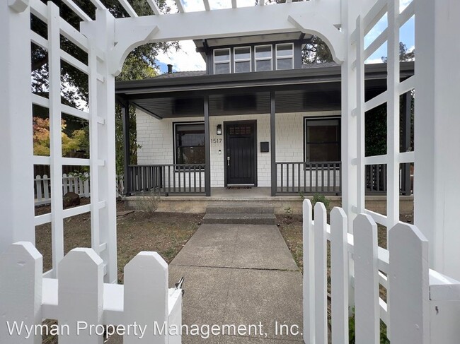 Building Photo - 3 br, 1 bath House - 1517 E Street