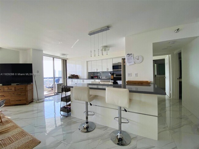 Foto del edificio - 3530 Mystic Pointe Dr