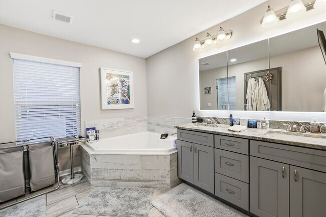 Foto del edificio - 1241 N Bronough St