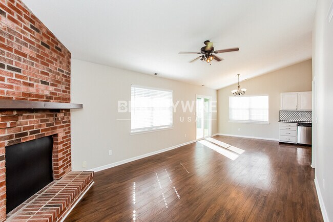 Building Photo - ONE MONTH FREE RENT!!