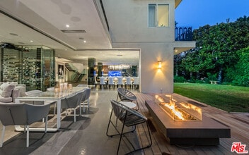 Building Photo - 1111 Sierra Alta Way