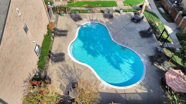 Foto del edificio - 9800 Pagewood Ln