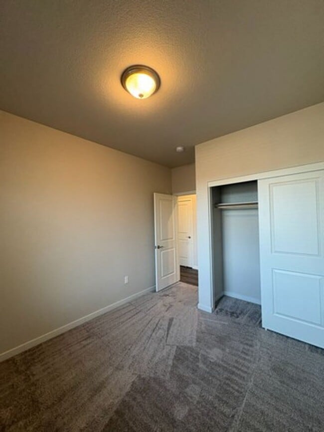 Foto del edificio - Three Bedroom Two Bath Fernley Home