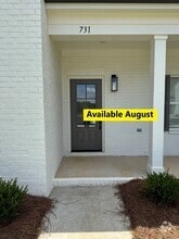 Building Photo - 731 Southview Dr
