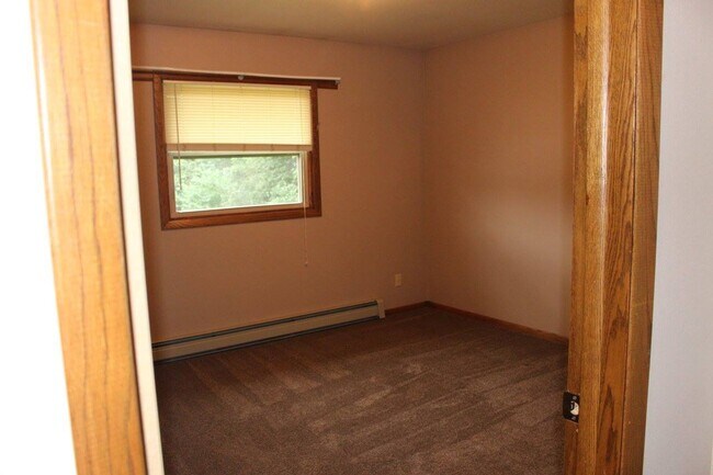 Building Photo - 3263-3263 Wanta Dr