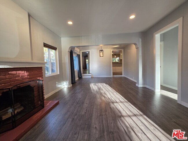 Foto del edificio - 375 N Avenue 52