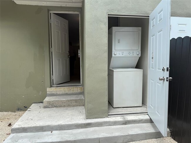 Building Photo - 2830 NW 15th Ct