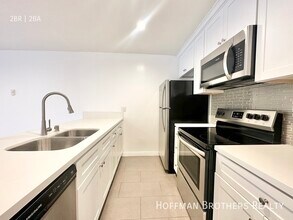 Building Photo - 724 N W Knoll Dr