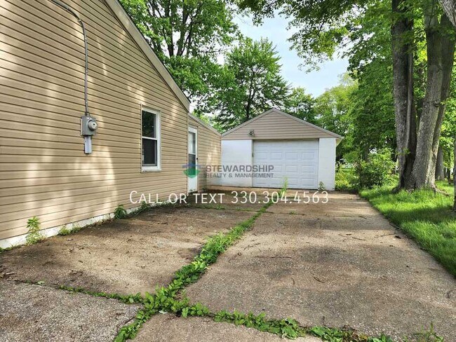Building Photo - 2461 Briner Ave