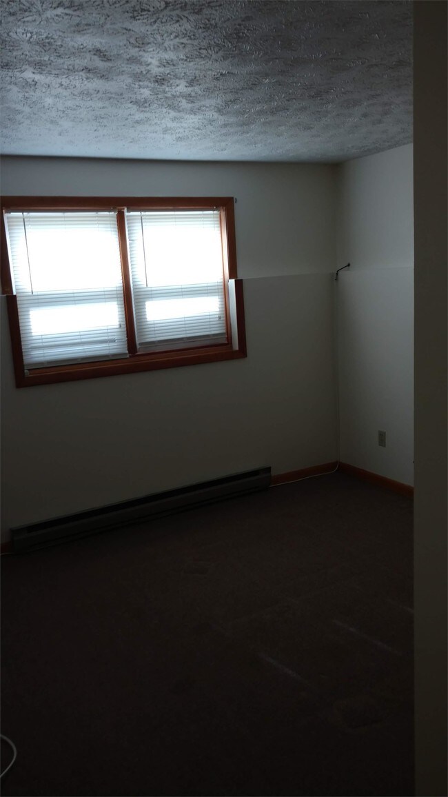 Building Photo - 716 Sanford Rd S