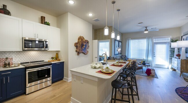 Building Photo - One-Bedroom Apartment in Trendy Neighborhood.