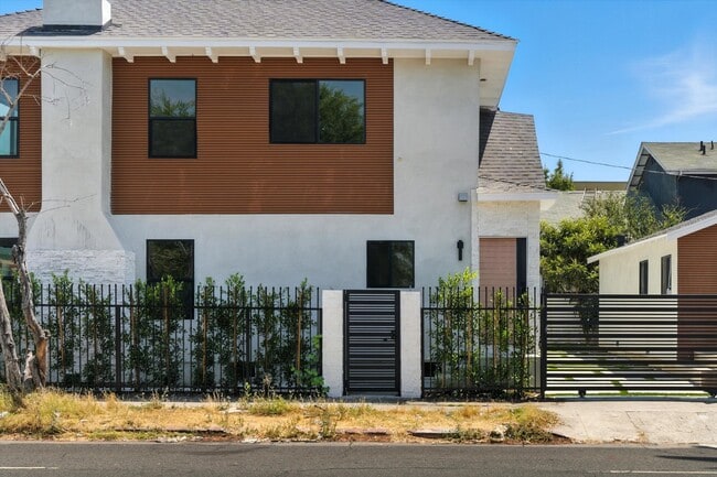 Building Photo - 1172 N Wilton Pl