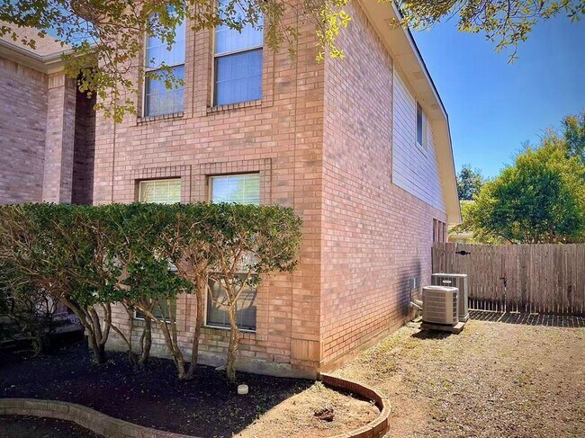 Foto del edificio - 18017 Dansworth Dr