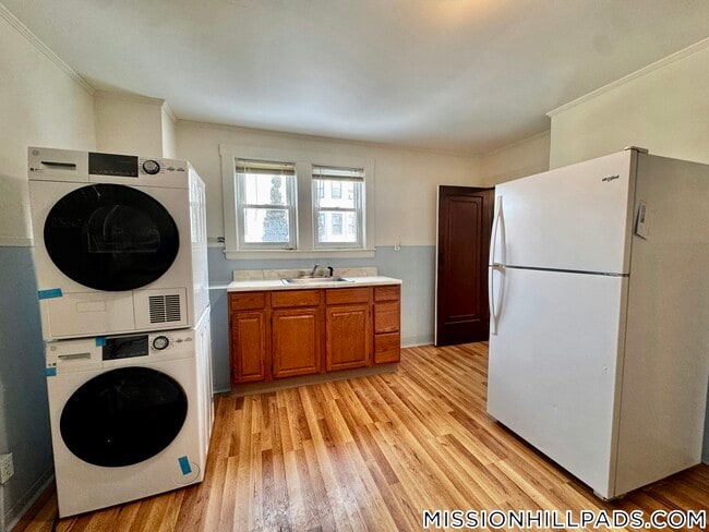 Building Photo - 155-157 Hillside St.