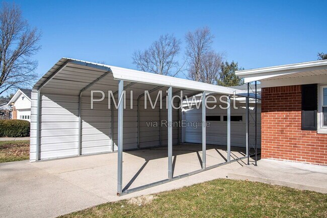Building Photo - 8636 E Edgewood Ave